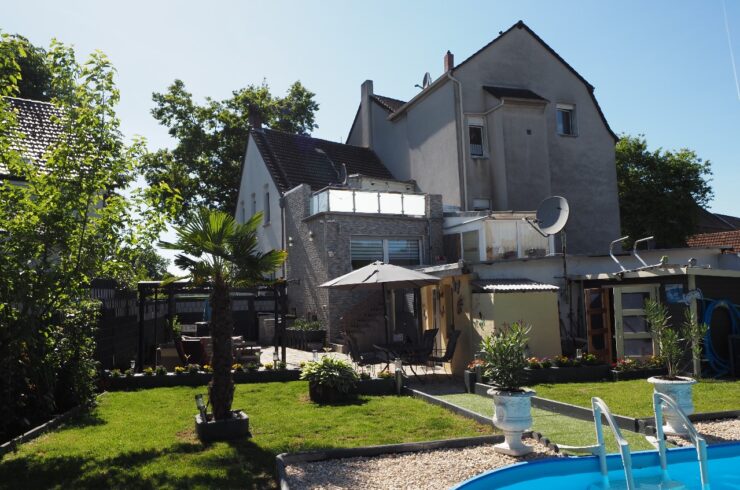 Waltrop! Wohnen wie im sonnigen Süden! Großzügige Doppelhaushälfte mit Pool auf traumhaftem Grundst