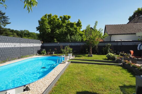 Garten mit Pool 