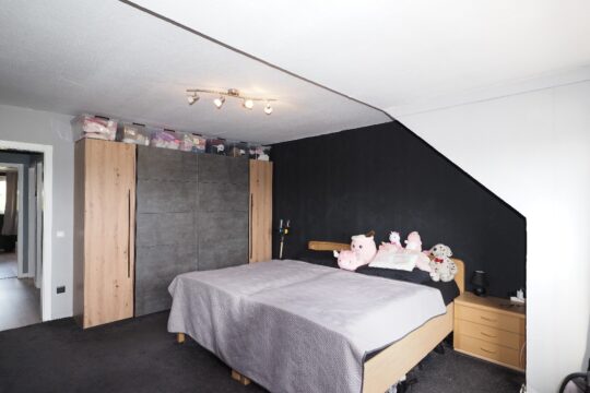 Schlafzimmer DG